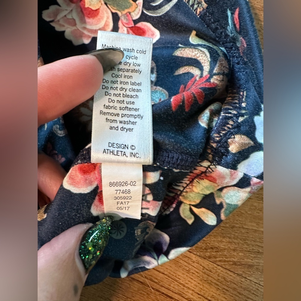 Athleta Floral Print Sports Bra. Removable padding. Size medium. - Picture 6 of 7